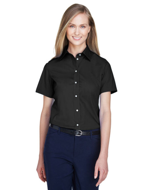 Chemise unie pour femme en drap léger à manches courtes de la Collection Crown WovenMC de Devon & JonesMD Chemise unie pour femme en drap léger à manches courtes de la Collection Crown WovenMC de Devon & JonesMD